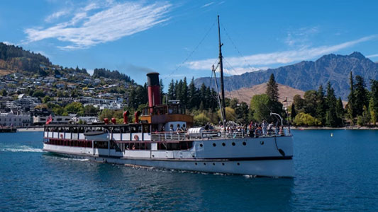 earnslaw-and-lake-wakatipu