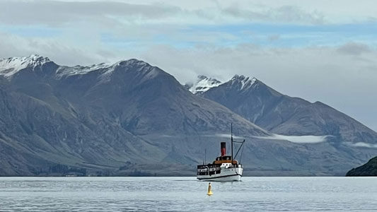 lake-wakatipu-tss-earnslaw-in-winter