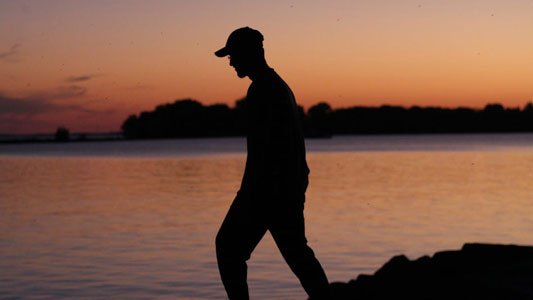 evening-walks-along-lake-wakatipu
